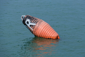 Boje (nautic sea buoy) mit Kennzeichnung