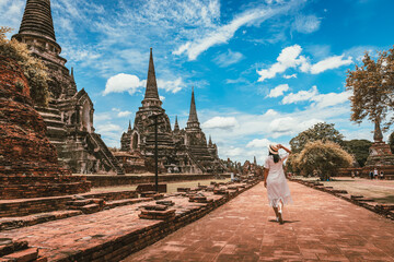 Traveler woman travel in Wat Phra Si Sanphet temple at Ayutthaya historical park Thailand - obrazy, fototapety, plakaty