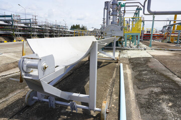 Pig launcher and receiver unit in oil and gas separation plant