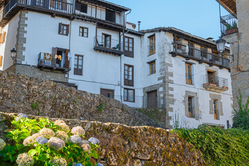 Arquitectura casas tradicionales en la hermosa villa medieval de Candelario, España