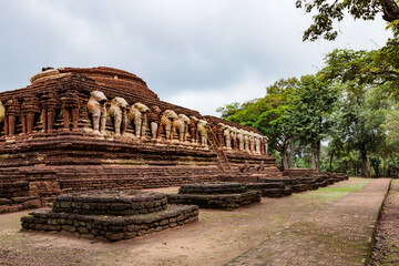 Wat Chang Rob temple in Kamphaeng Phet Historical Park, UNESCO World Heritage site, popular destination of tourist in Kamphaeng province, Northern of Thailand