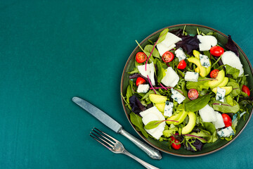 Salad of vegetables and cheese