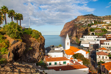 Pueblo costero de C&aacute;mara de Lobos en la isla de Madeira