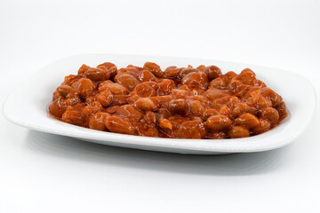 red kidney bean mezze in a white plate