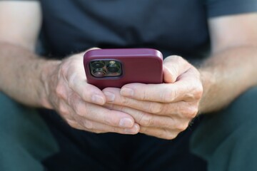 Man holding cellphone in the hands