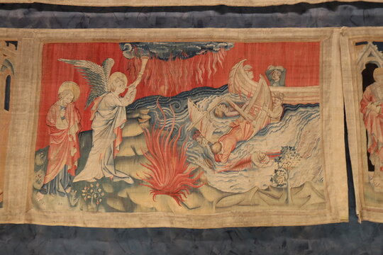 La tenture de l'apocalypse, de Hennequin de Bruges et Nicolas Bataille, dans le ch&acirc;teau d'Angers, ville de Angers, d&eacute;partement du Maine et Loire, France