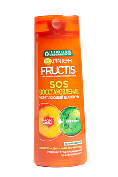 Moscow, Russia, August 23, 2023: SOS recovery shampoo, 700 ml Garnier Fructis