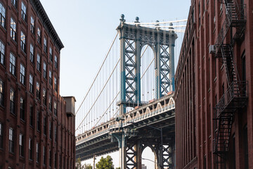 Obraz premium DUMBO -- Manhattan Bridge as seen from Washington Street, Brooklyn, New York City, USA