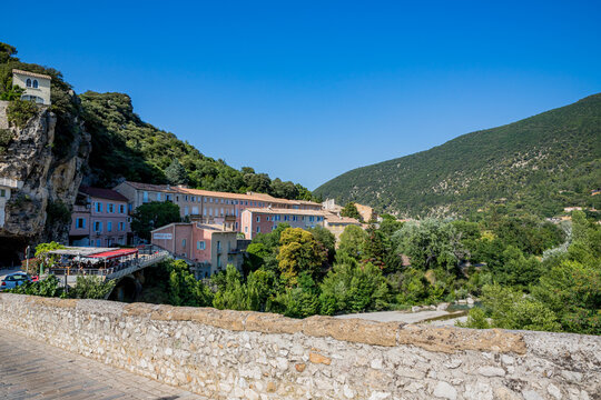 Pont Roman et village de Nyons