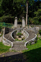Escalier du jardin de l'église de Varambon