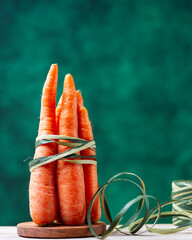 mazzo di carote legate