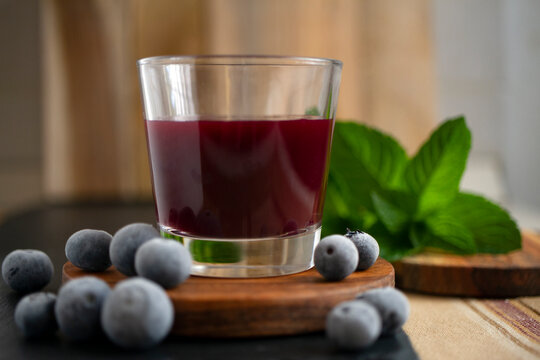 succo di mirtilli con menta e mirtilli