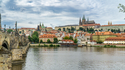 Fototapeta na wymiar Praga nad Wełtawą 