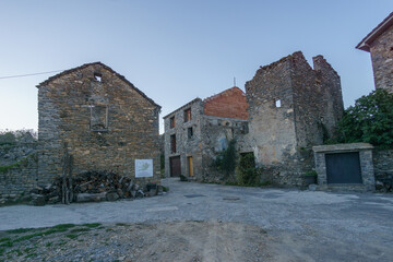 Fototapeta na wymiar Abandoned ruins of village Janovas in the Pyrenees mountains, Aragon, Huesca, Spain
