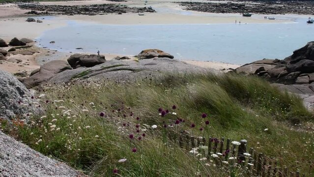 Clip vid&eacute;o de paysage de mer &agrave; Tr&eacute;gastel en Bretagne - France