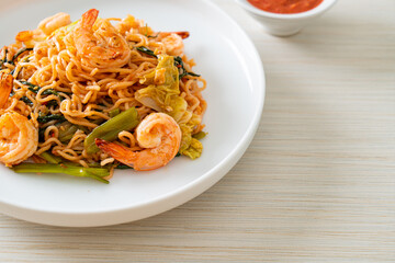 Stir-fried instant noodles sukiyaki with shrimps