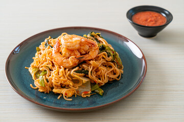 Stir-fried instant noodles sukiyaki with shrimps