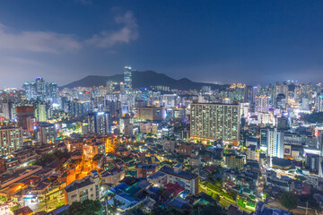 Obraz premium The night view of the city with buildings and villages seen from the Dong-gu Library Observatory in Busan, Korea.
