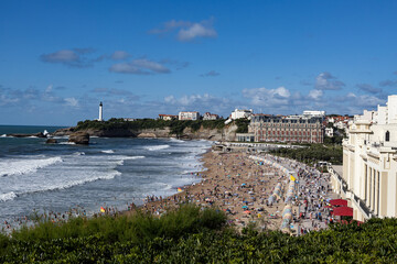 Fototapeta na wymiar Surf à Biarritz sur la côte des Basques