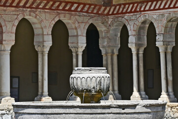Follina, fontana nel chiostro dell'Abbazia cistercense di Santa Maria - Treviso	