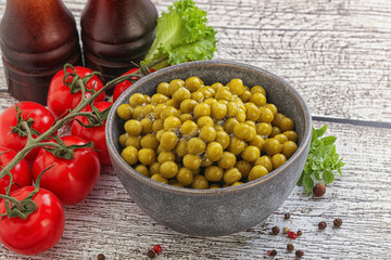 Canned sweet green peas conserve