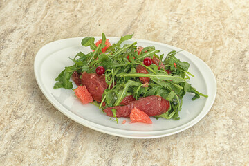 Duck salad with ruccola and grapefruit