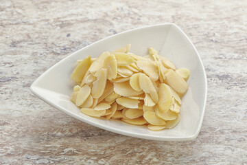 Almond nut slices for culinary