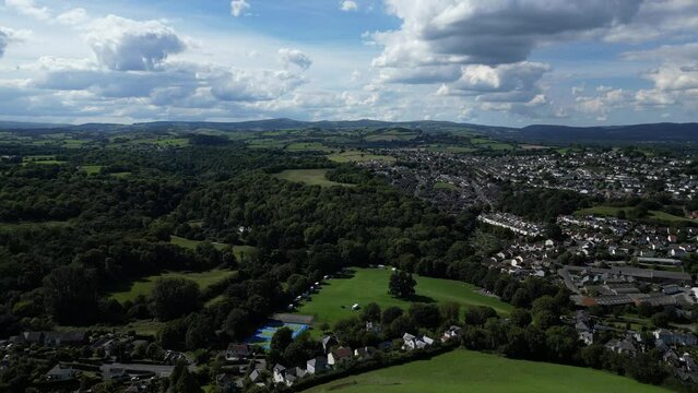 Newton Abbot, South Devon, England: DRONE VIEWS: Bakers Park, Bradley Manor, Bradley Wood and the River Lemon valley. The River Lemon runs though the nearby historic market town of Newton Abbot.
