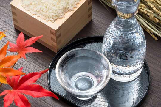 日本酒と米。新酒のイメージ
