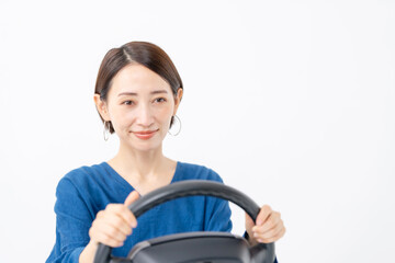 運転する女性