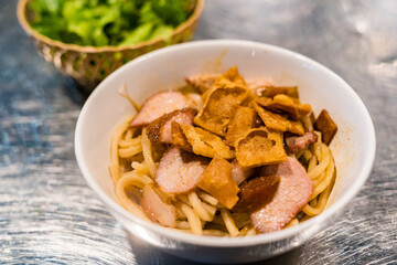 ホイアン名物の汁無し麺　カオラウ