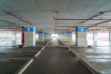 Obraz premium Vacant Parking Haven Unoccupied Space Awaits in the Garage