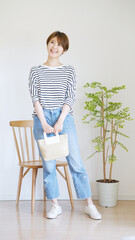 女性の春服夏服のファッションコーディネート全身（縦向き）