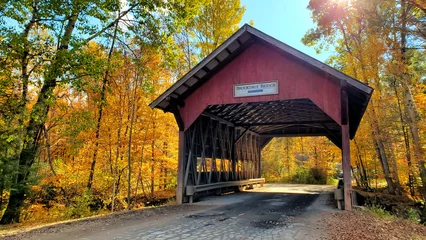 Gardinen Brücken Red, wooden, covered Brookdale bridge with beautiful autumn colors, Stowe, Vermont, USA  © Jenifoto