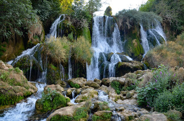 Fototapeta na wymiar wodospady Kravica w Bośni i Hercegowinie