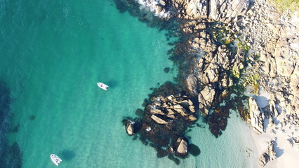 Vista de drone de una playa paradisíaca
