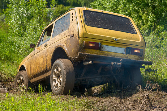 Off-road vehicle  overcomes the track