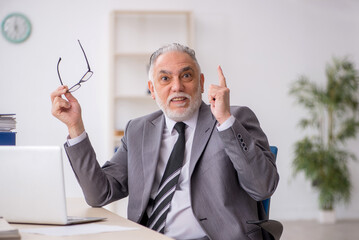 Old male employee and too much work in the office