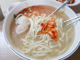  kalguksu, (handmade) chopped noodles