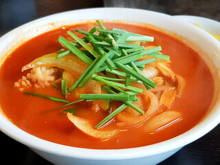 Chinese-style noodles with vegetables and seafood