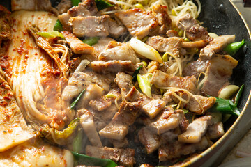 Obraz na płótnie Canvas Grilled pork with kimchi