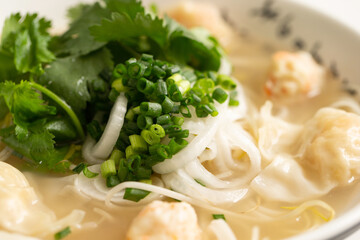 Rice noodles with dumplings