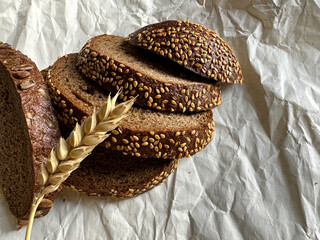 Fototapeta premium slices of bread on crumpled paper wrapping 