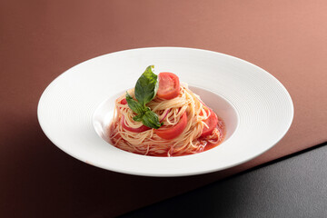 トマトソースパスタ