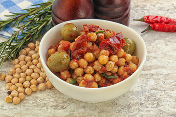 Chickpea beans with dry tomato and olives