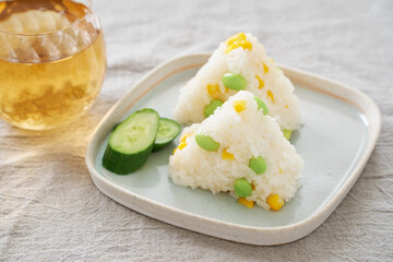 トウモロコシと枝豆のおにぎり
