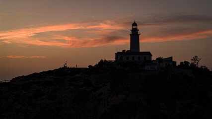 Fototapeta na wymiar the lighthouse in the sunset