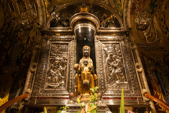 La Virgen de Montserrat, Barcelona