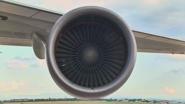 turbine on the wing of a Boeing 747 at the airport