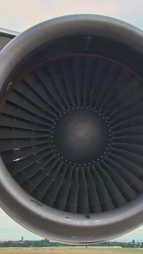 turbine on the wing of a Boeing 747 at the airport